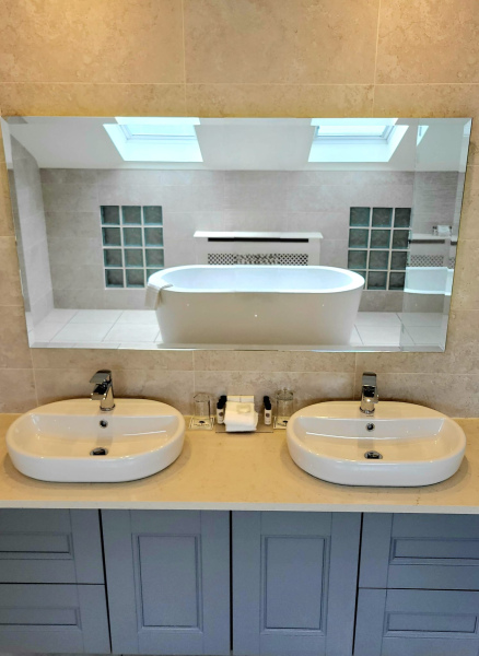jr suite bathroom 25